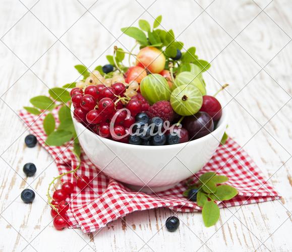 商品水果白色樱桃叶子美味清新素食浆果有机食品